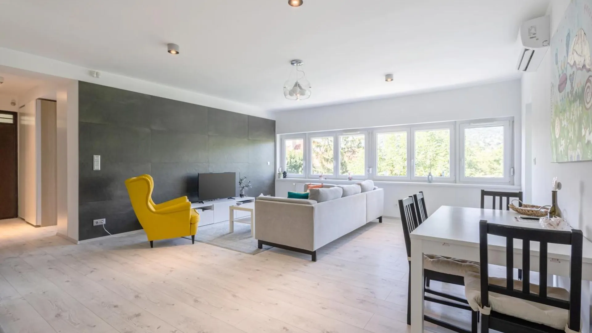 Earthy Elegance Apartment ブダペスト